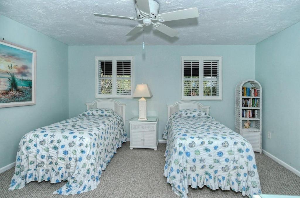 Laplaya 201C Breathtaking Gulf Panorama From This Corner End Unit With A Private Stairway To The Beach Longboat Key Exterior foto