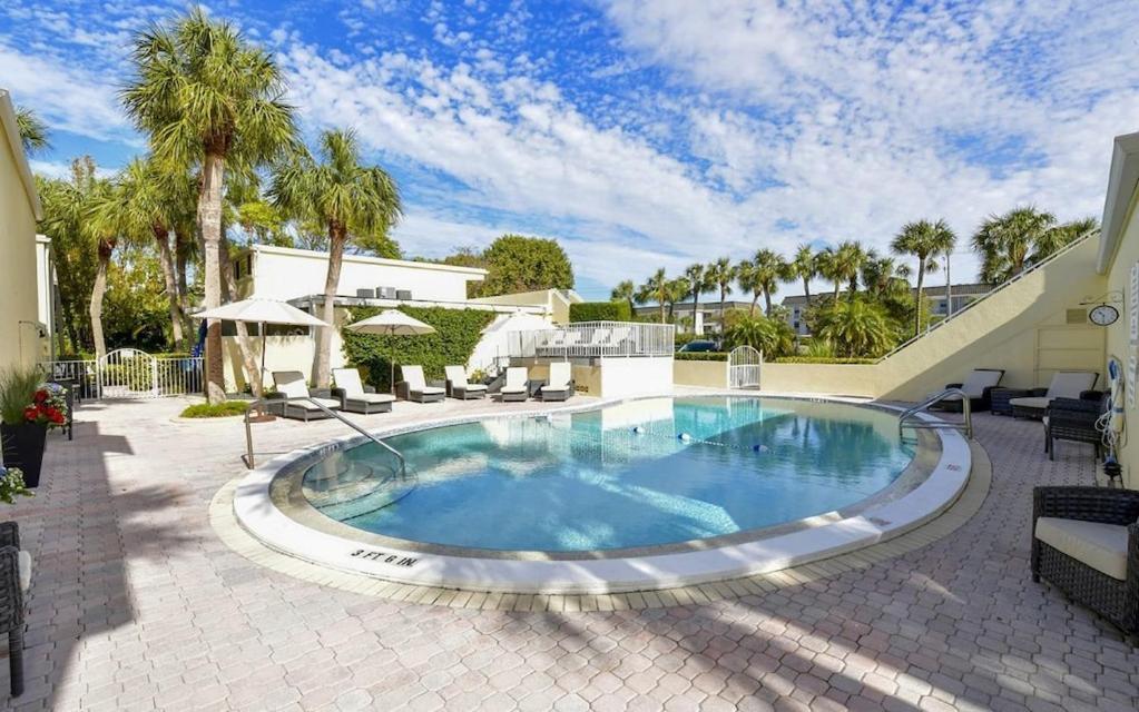 Laplaya 201C Breathtaking Gulf Panorama From This Corner End Unit With A Private Stairway To The Beach Longboat Key Exterior foto