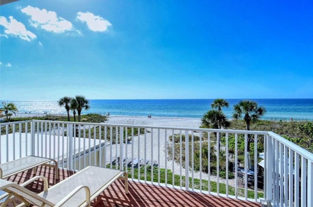 Laplaya 201C Breathtaking Gulf Panorama From This Corner End Unit With A Private Stairway To The Beach Longboat Key Exterior foto